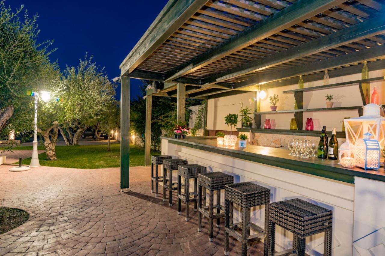 Astarte Villas - Istar Villa With Tennis Court Makhairádhon Exterior foto